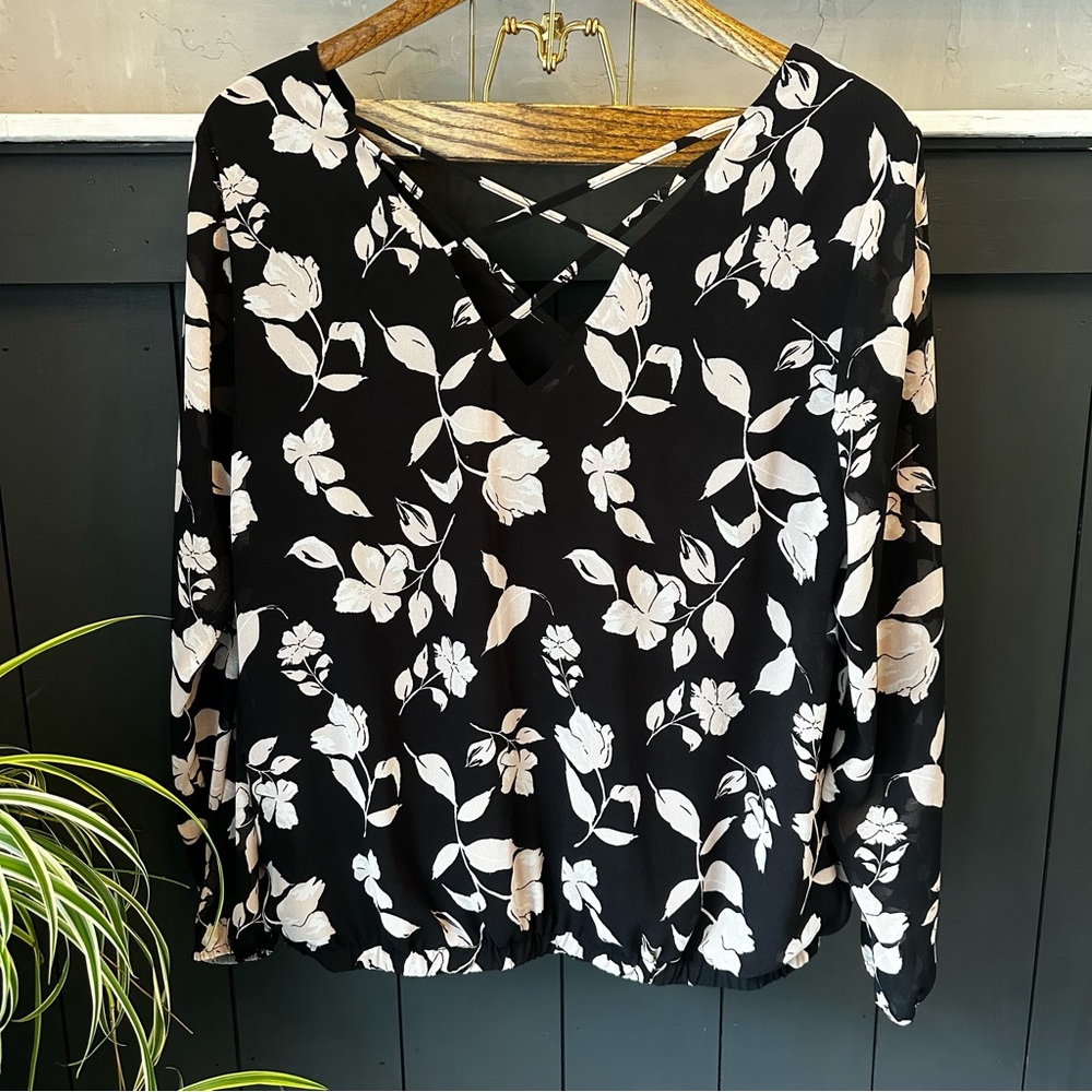 TORRID Black & Beige Floral Double Layer Chiffon Blouse Size O (Large)